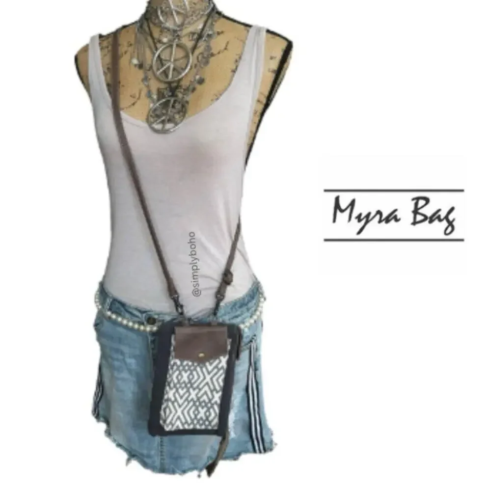NWOT - Myra Bag - X Design Pocket Small Crossbody Black and Cream Patterned - Picture 2 of 14